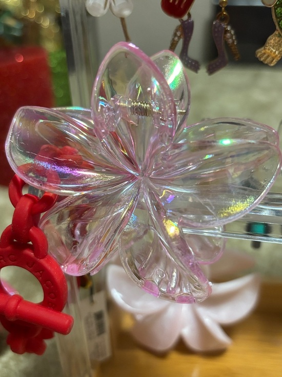 Accessories - Iridescent Pink Acrylic Flower Hair Clip 🆕